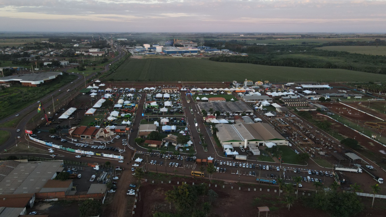 Credenciais de estacionamento da 60ª Expoagro não terão validade para show de Natanzinho  - Expoagro Dourados MS