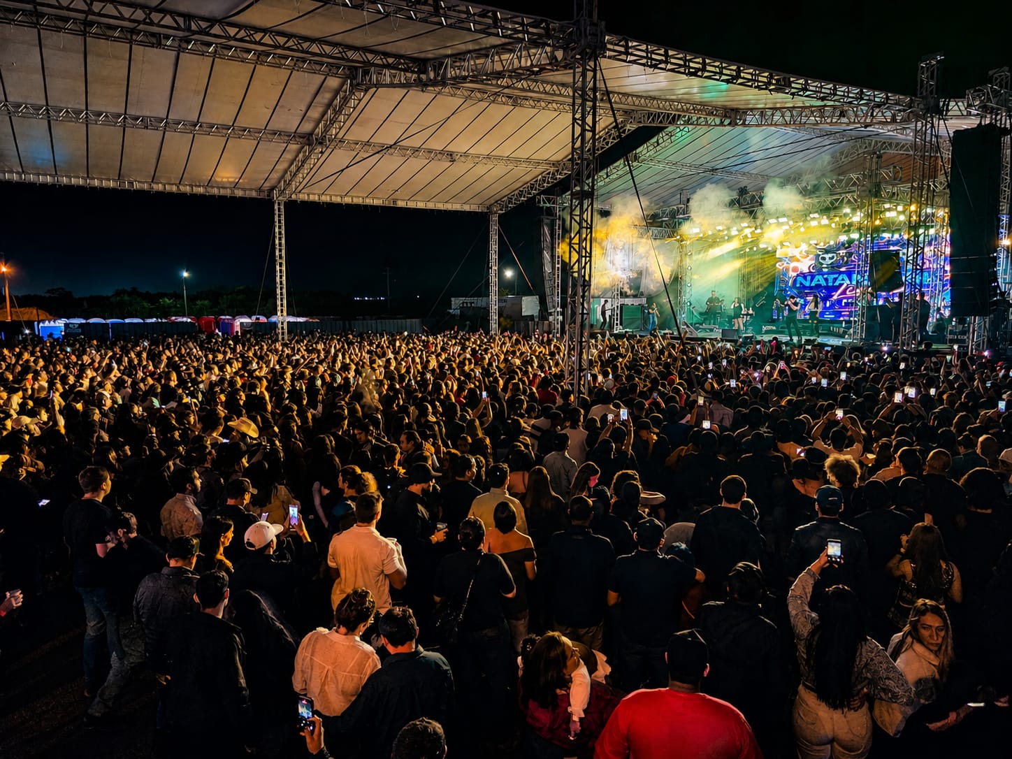 Multidão assiste show de Natanzinho Lima no fechamento da 60ª Expoagro - Expoagro Dourados MS
